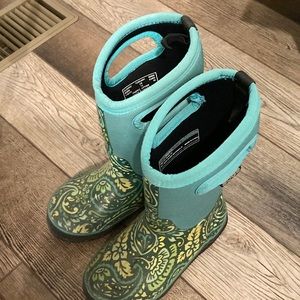 Girls Bogs winter boots
